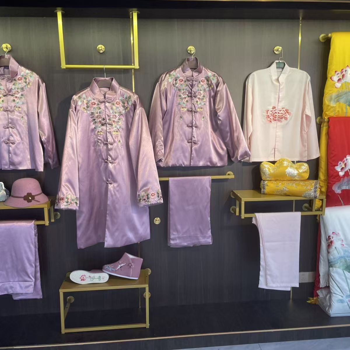 高档刺绣寿服新中式真丝寿衣