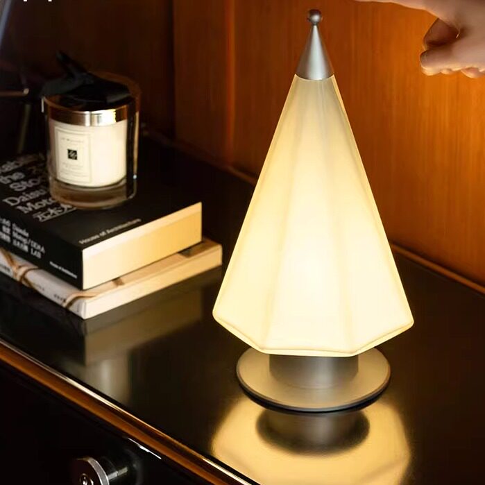 设计师款包豪斯奶油风创意触摸小夜灯氛围灯床头装饰摆件礼物台灯