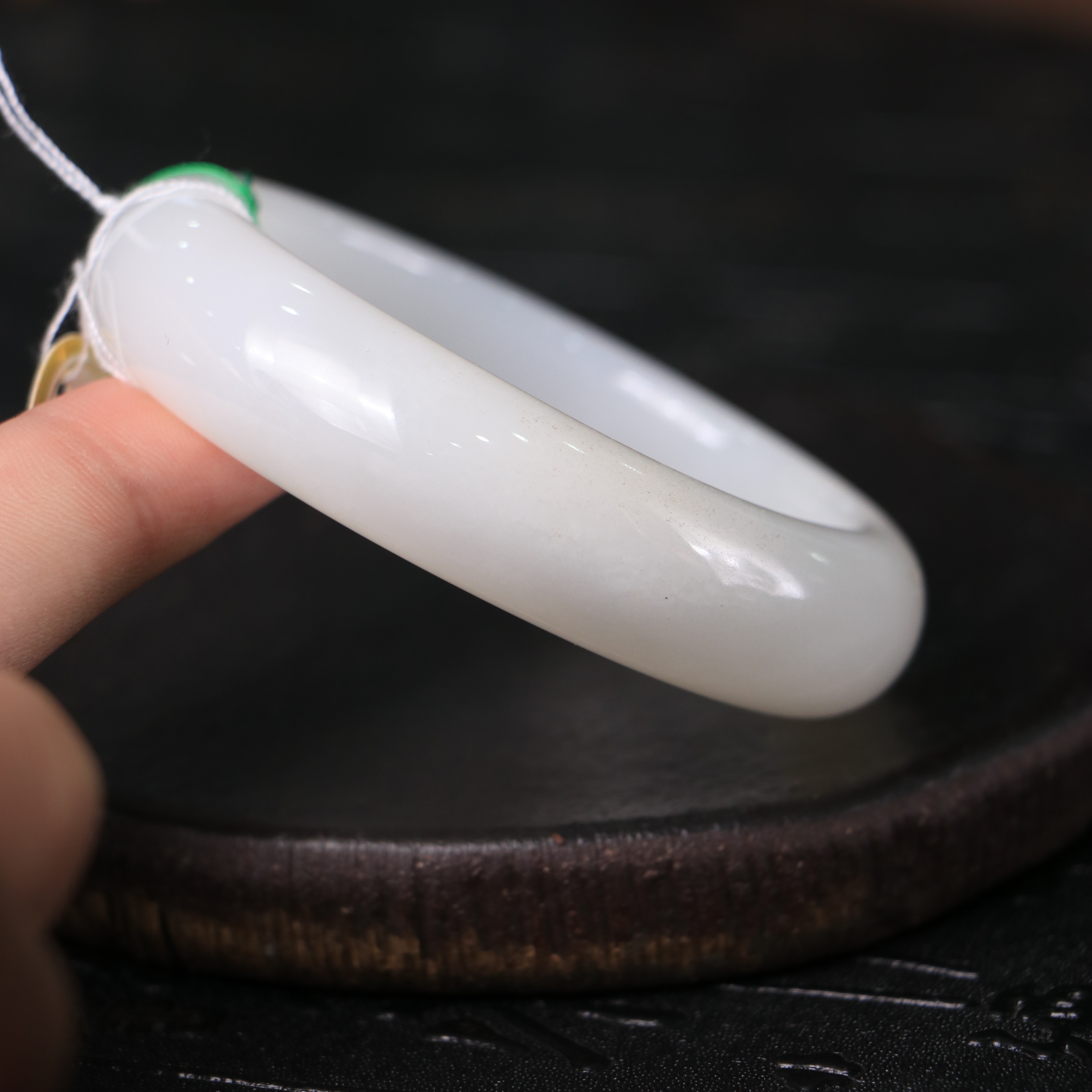 新疆和田玉天然羊脂白手镯