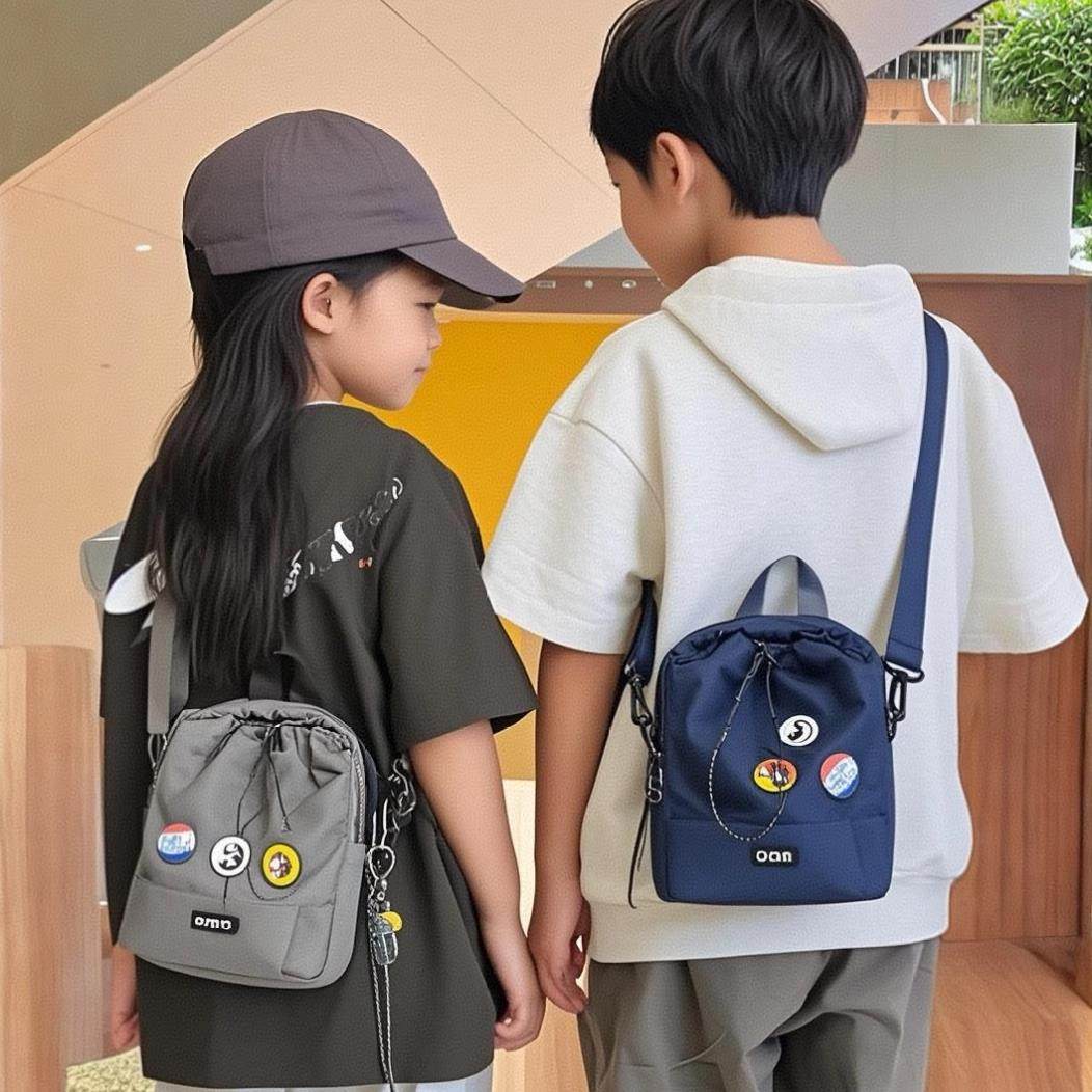 男童斜挎包户外运动背包轻便水壶包外出儿童单肩包潮酷防水手机包