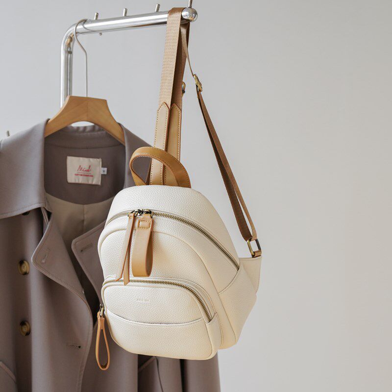 双肩包女2024新款时尚外出旅行轻便背包软皮大容量休闲出游小包包