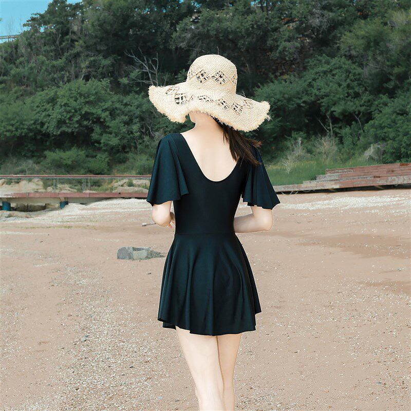 2025新款泳衣女连身裙式保守遮肚显瘦小胸聚拢黑色度假温泉泳装