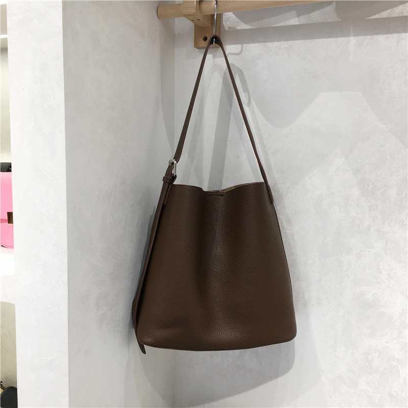 小脏柜 包包女2024新款高级质感慵懒风大容量通勤单肩斜挎水桶包