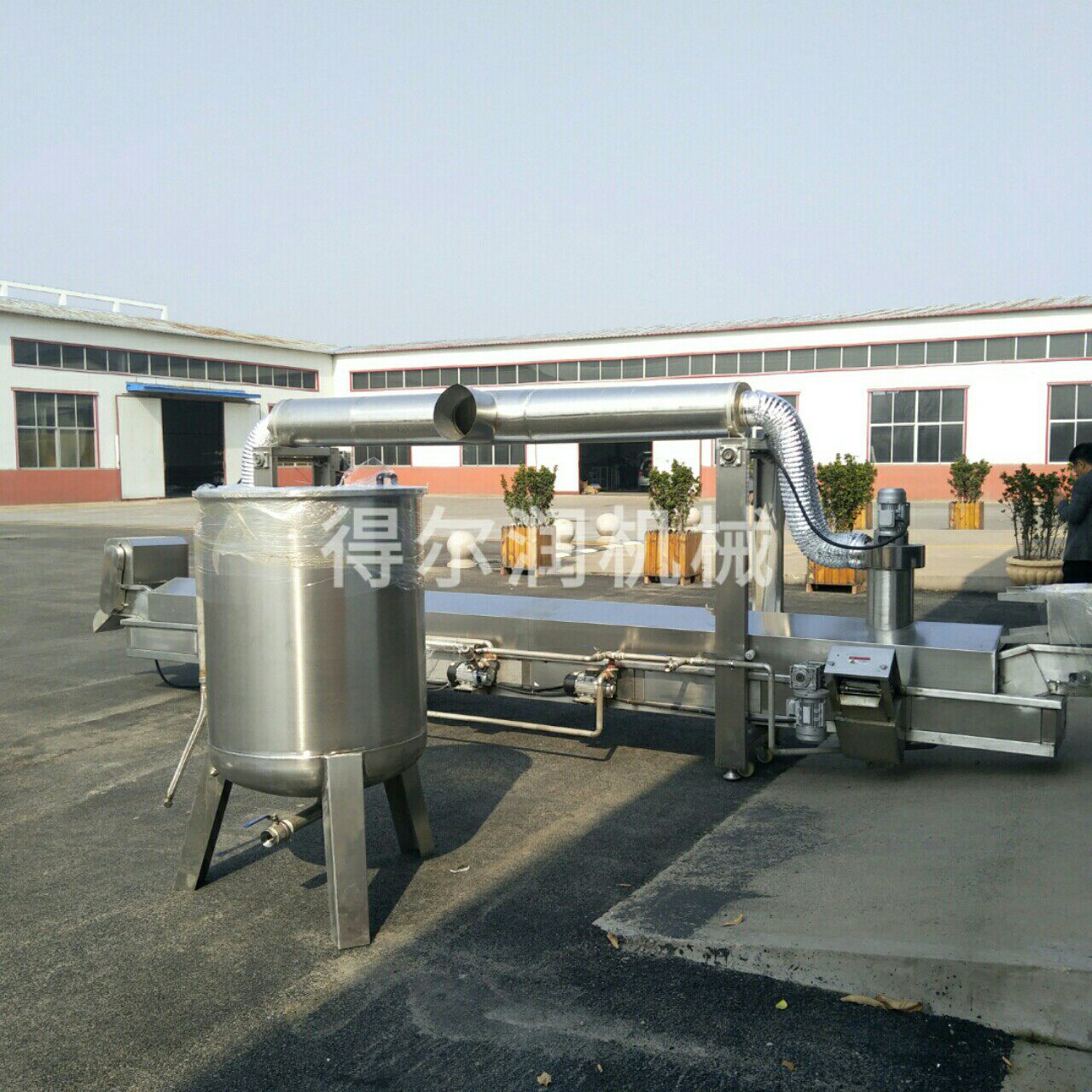 按需定制腌制肉条裹粉油炸流水线全自动肉块油炸机工厂研发