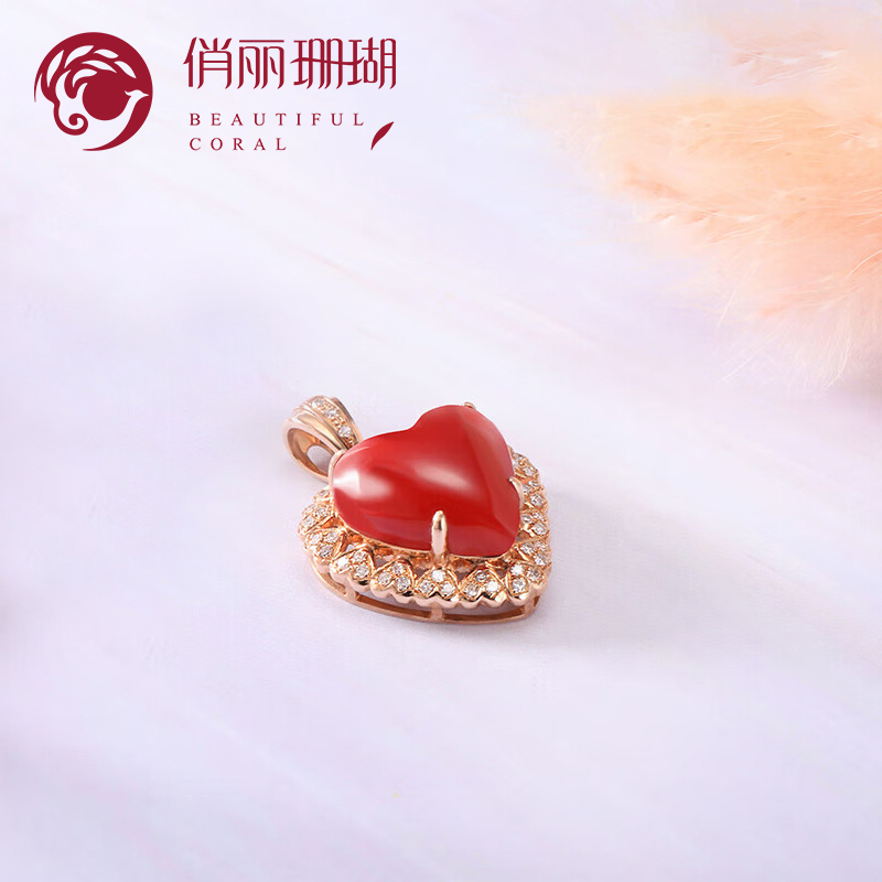 俏丽阿卡红珊瑚18K金爱心吊坠