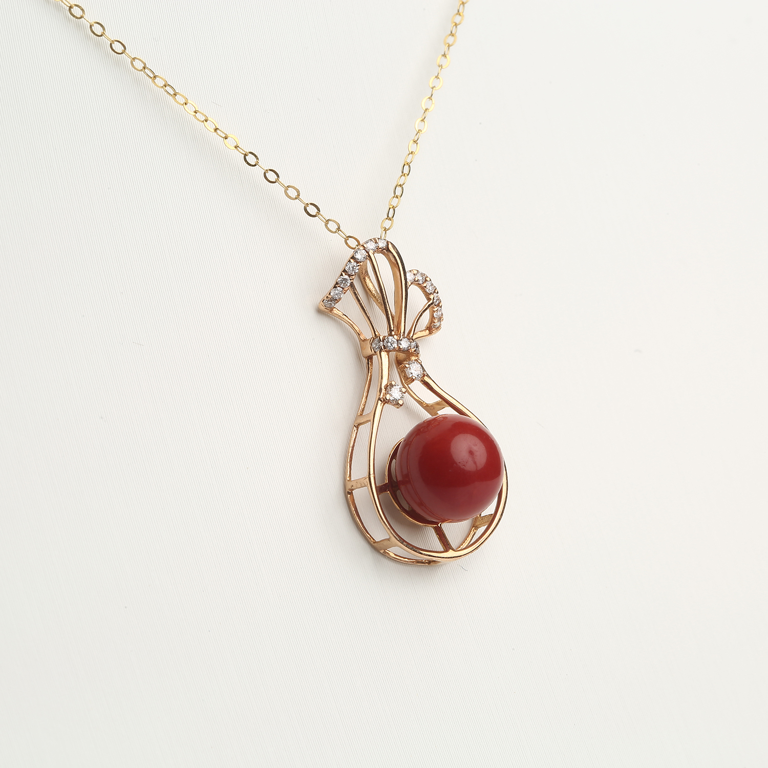 俏丽纯天然红珊瑚18K金镶嵌吊坠