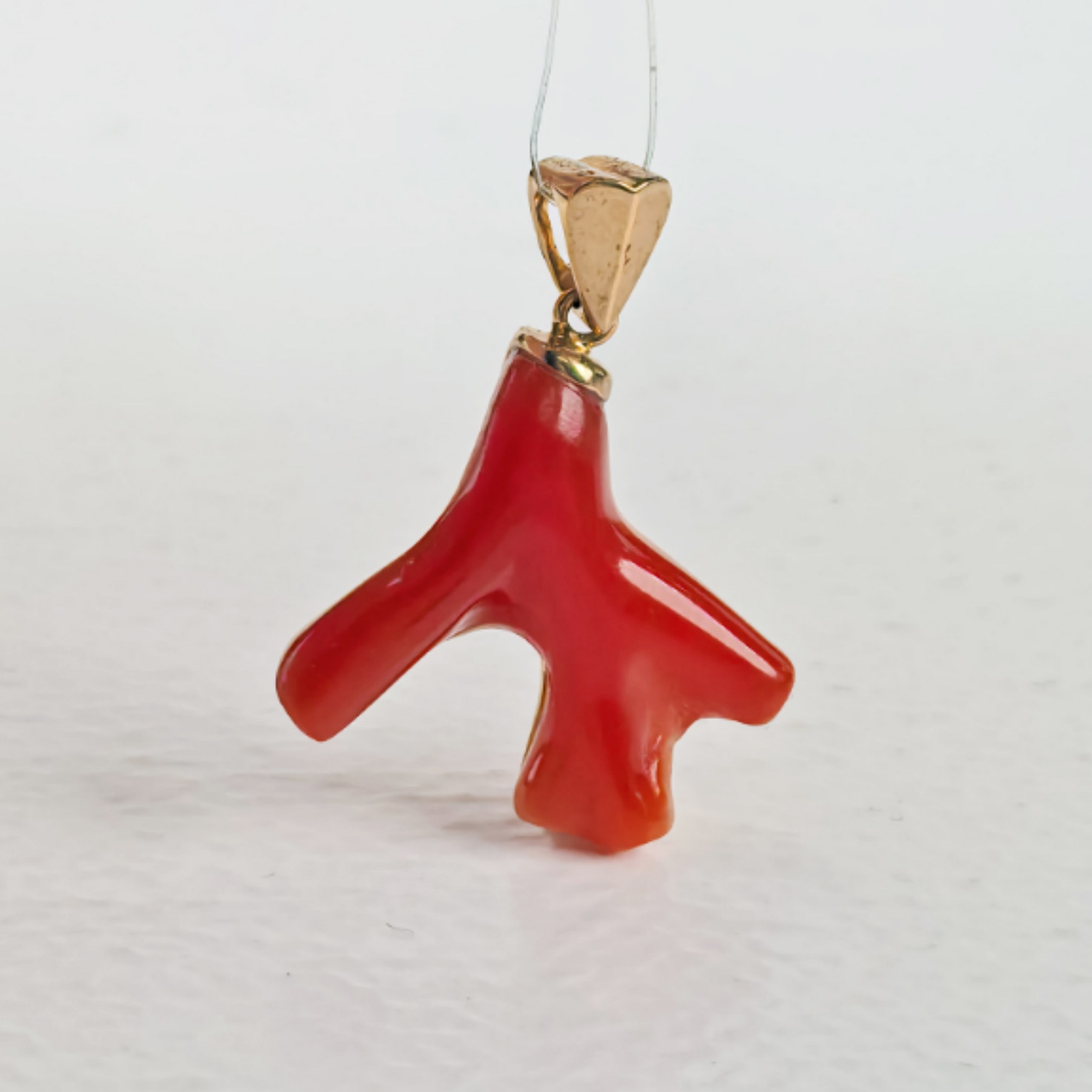 俏丽阿卡红珊瑚吊坠18K金