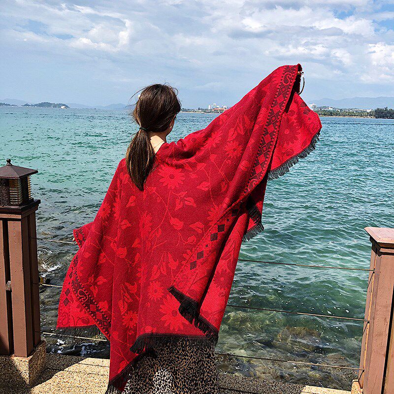 新疆旅游红色为披肩保暖加厚款民A族风印花围巾女沙滩度假斗篷外