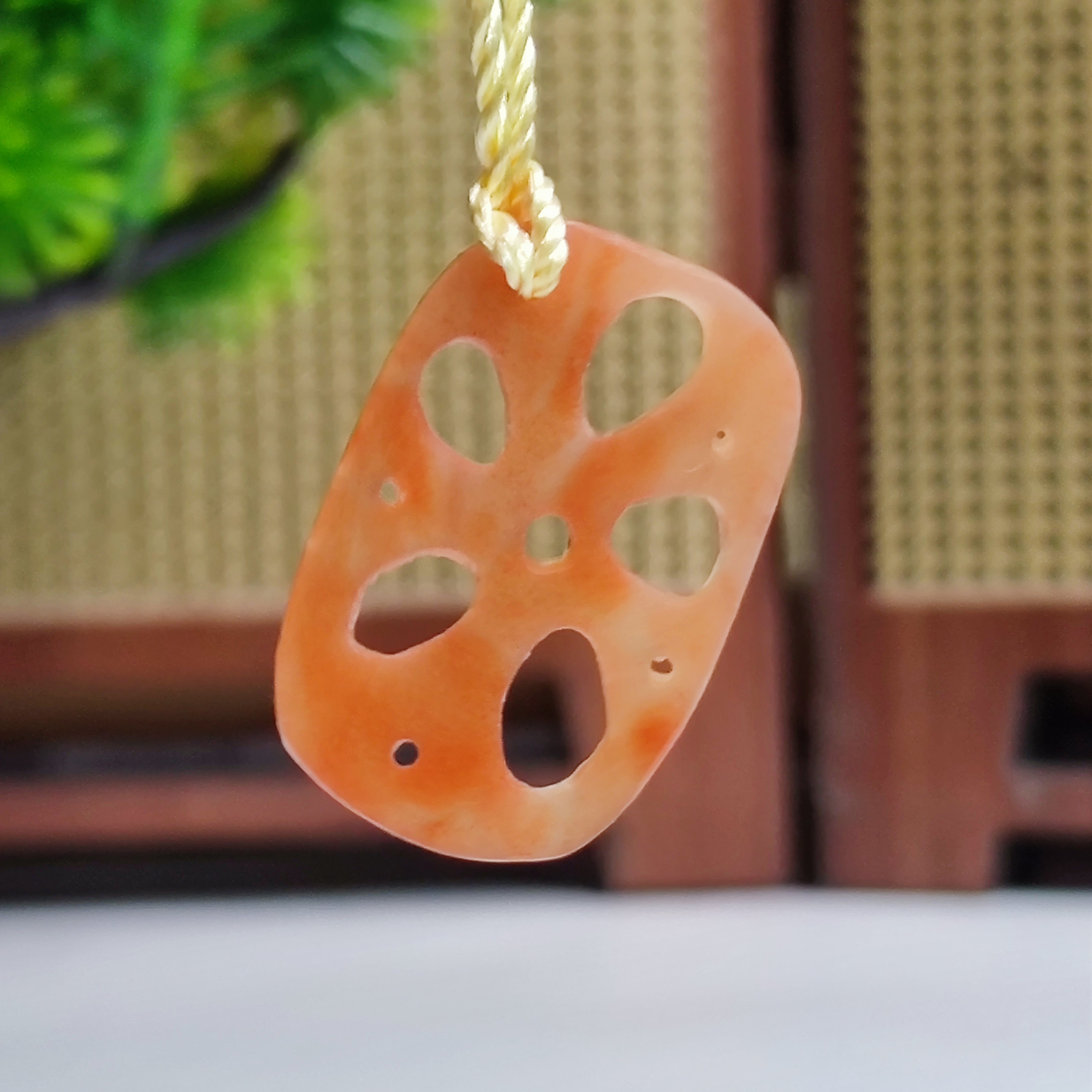 3.0x2.0x0.2cm,老挝石藕片挂件配饰,完整