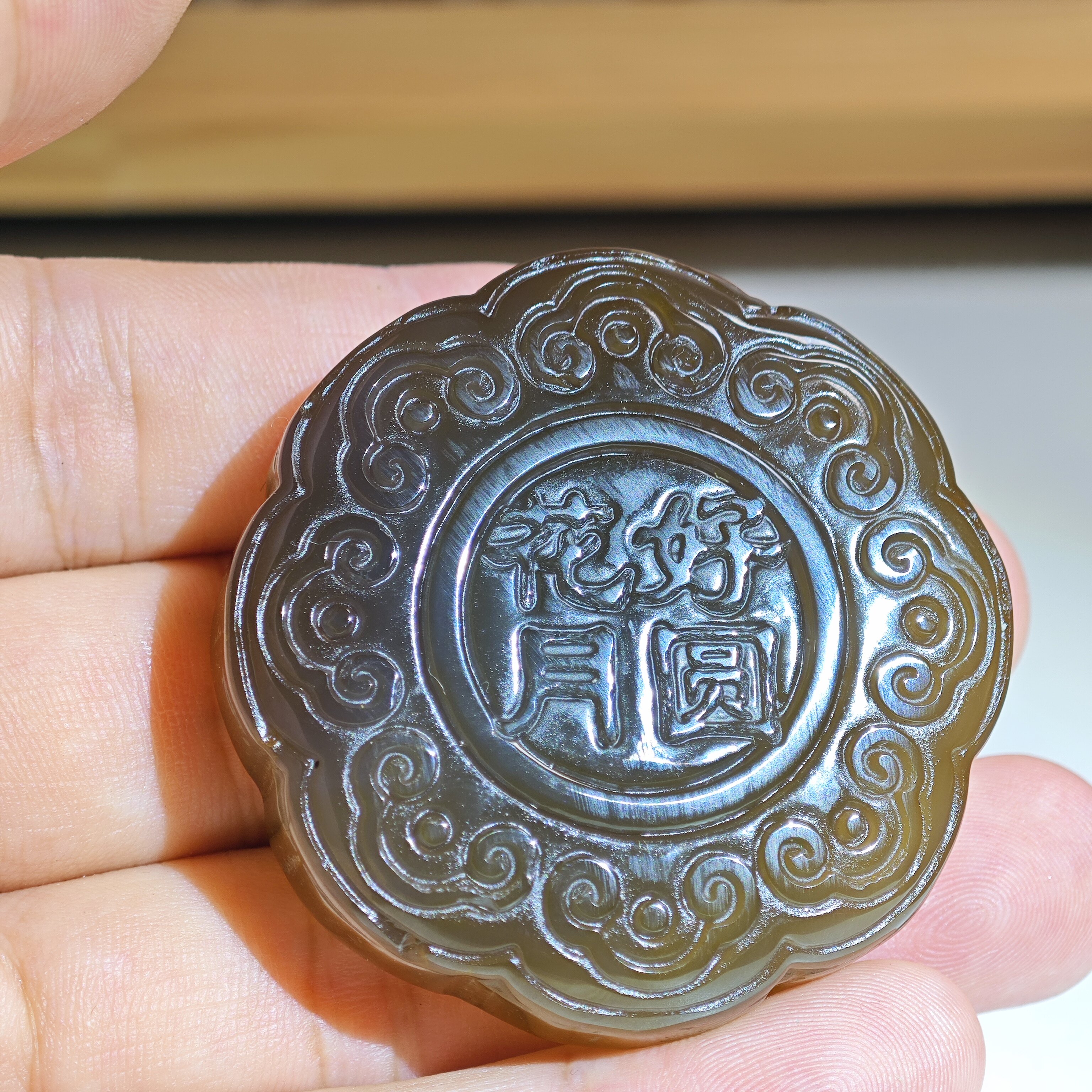 5.1x5.1x1.4cm，玛瑙月饼摆件把玩中秋送礼佳品，完整