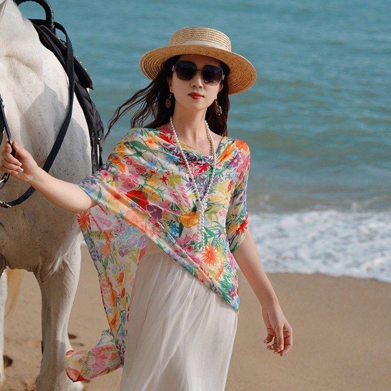 旅游民族风围巾披肩外搭女夏季薄款云南沙漠海边防晒丝巾盘扣纱巾
