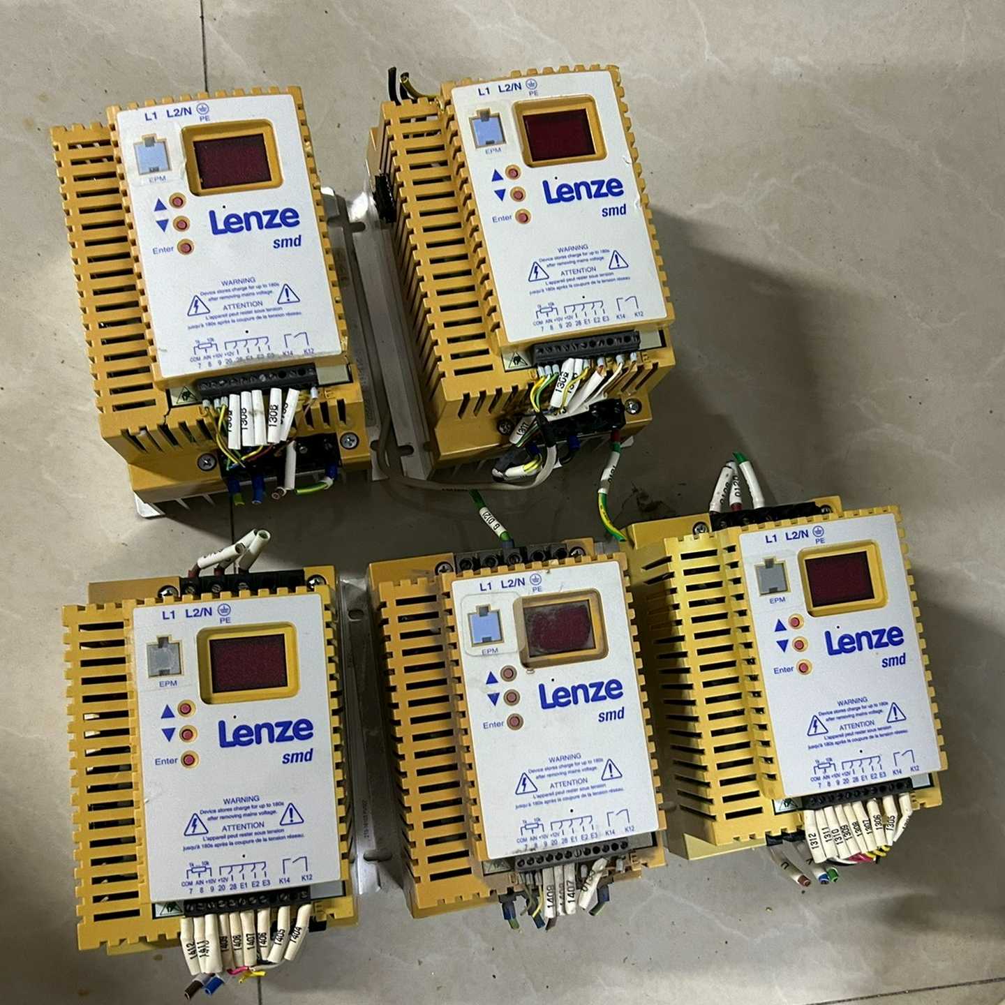 询价~Lenze伦茨变频器+ESMD152X2SFA+1AC+