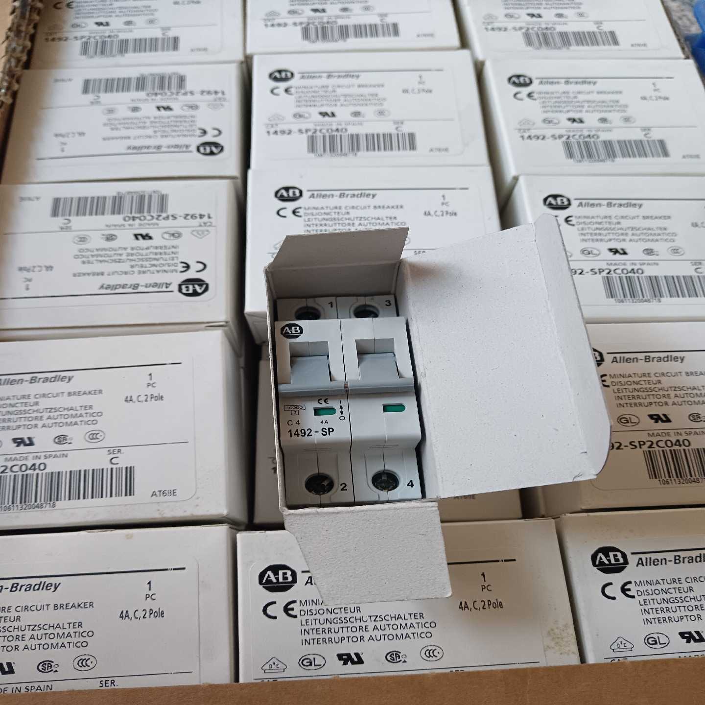 AB开关，1492-SP2C040，两箱100个询价