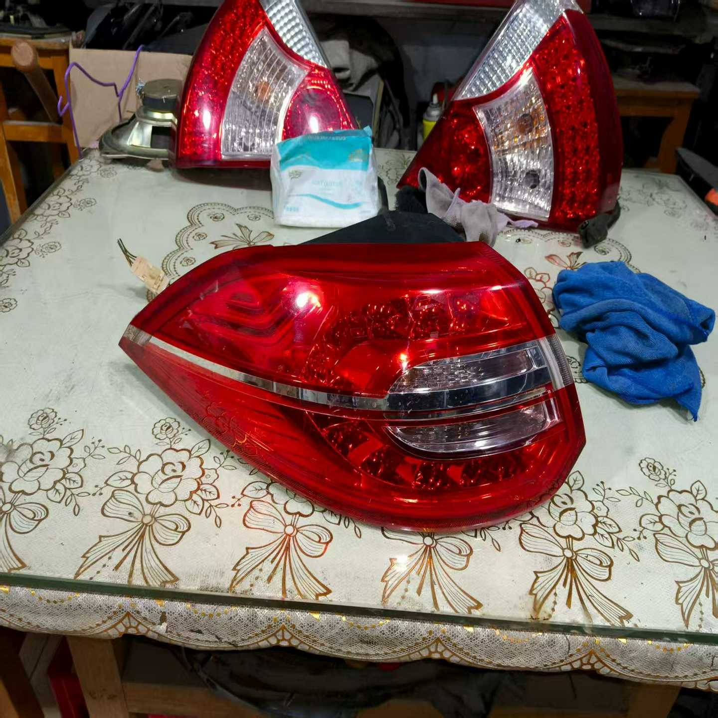 华晨中华H3原装后尾灯总成，左边主驾驶那边，原厂拆车件。灯罩--