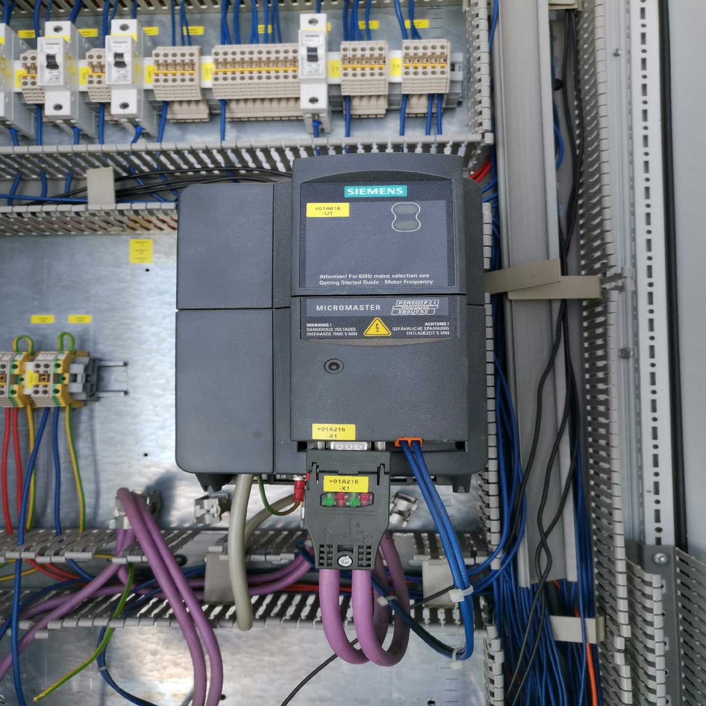 西门子变频器6SE6420-2AD22一2BA1