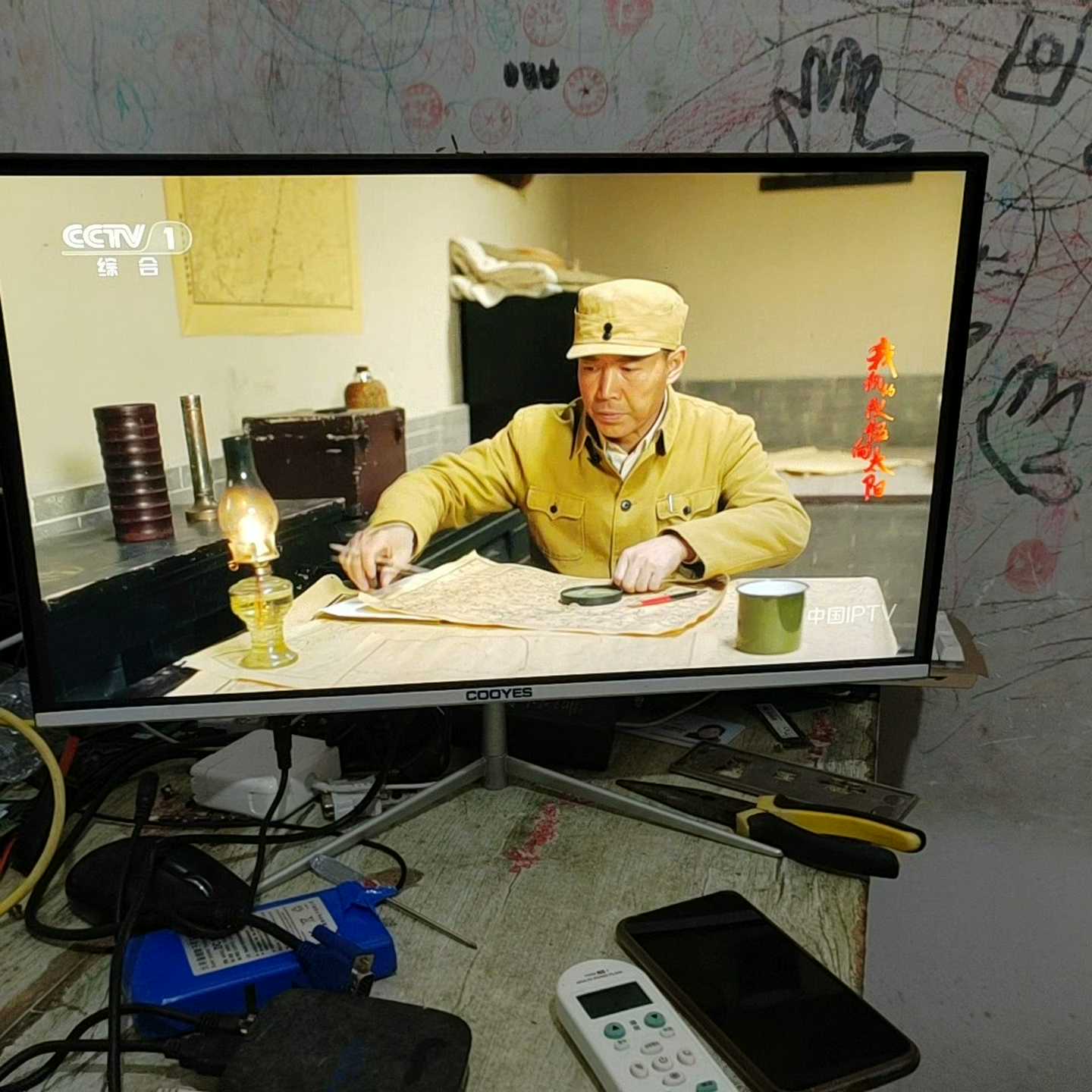 （霸霸电子）24寸显示器