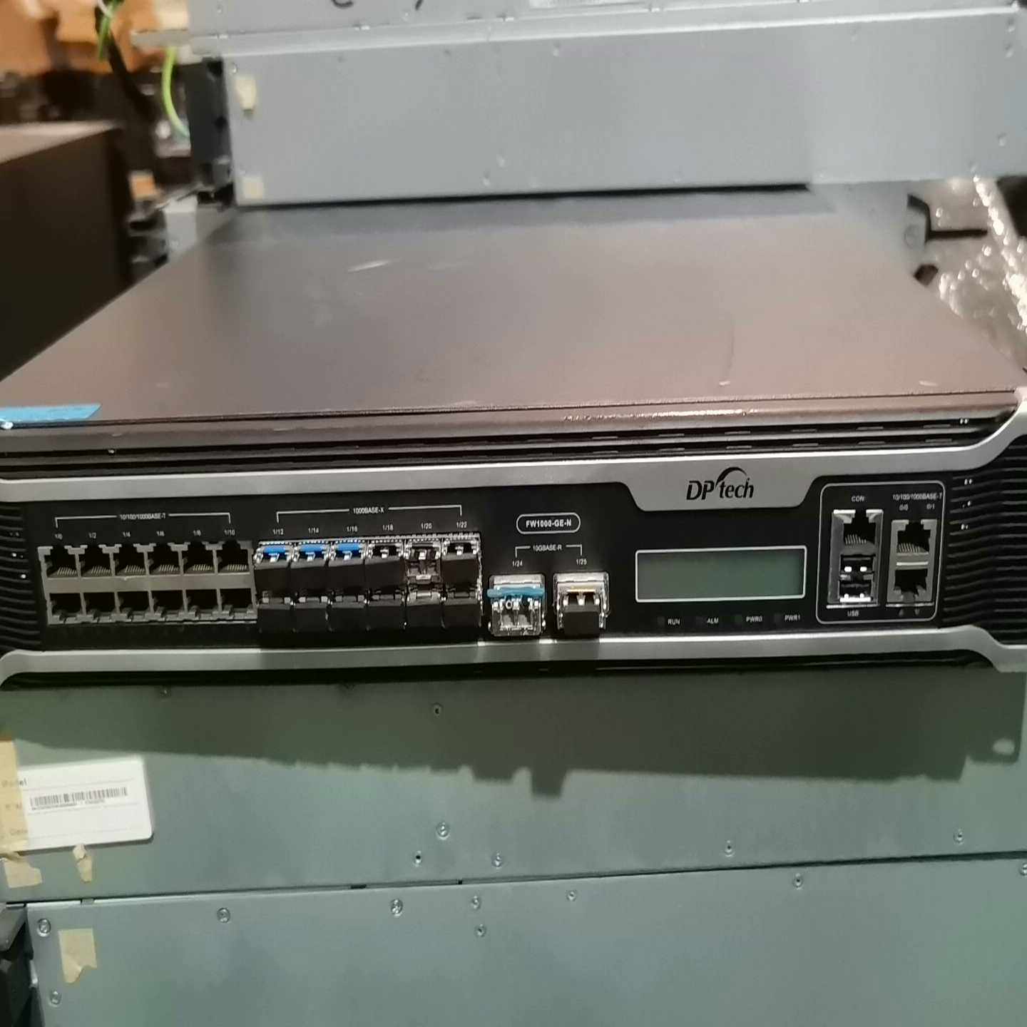 硬件防火墙，硬件防火墙主要采用什么