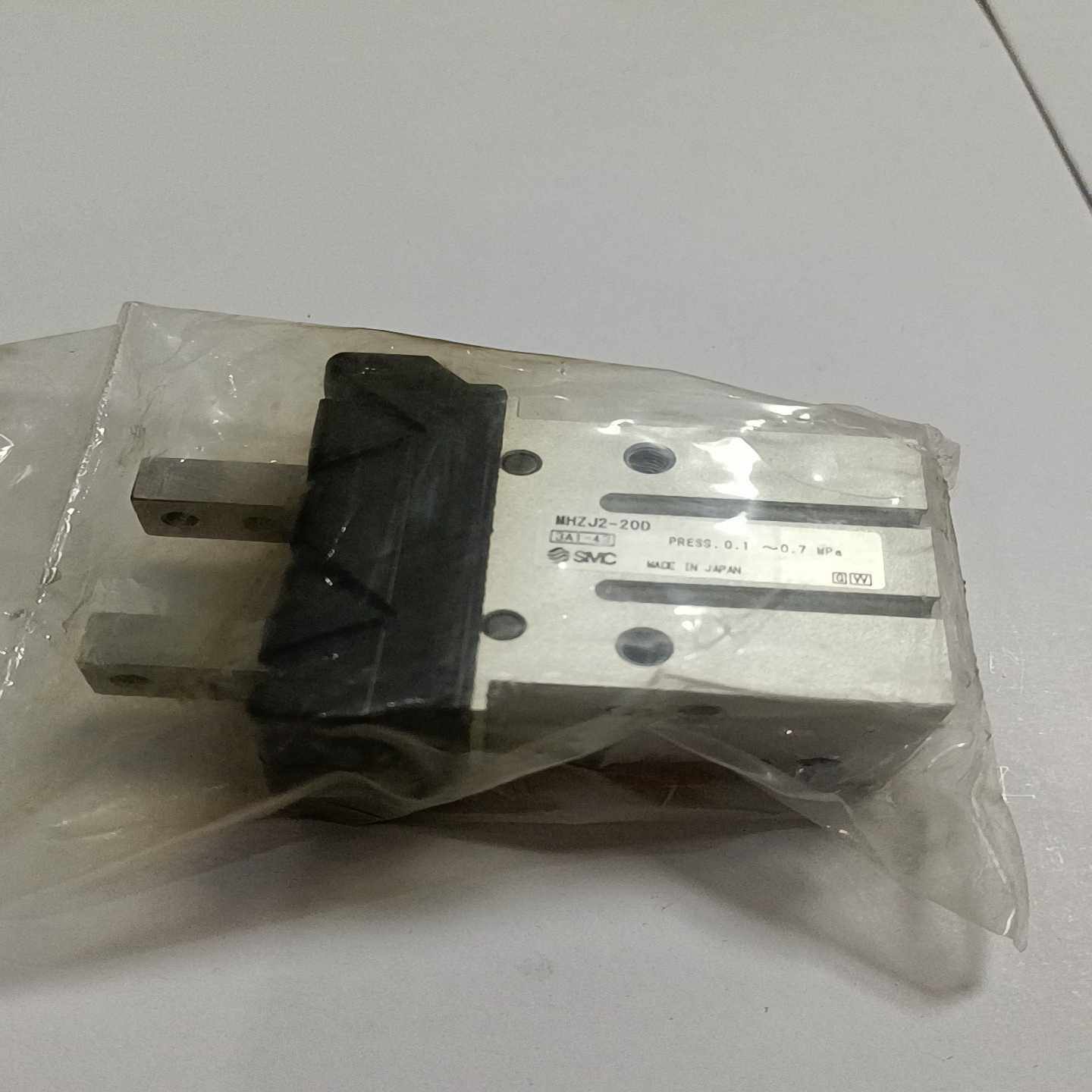 议价MJ2-2M手指夹钳气缸全新一个适用