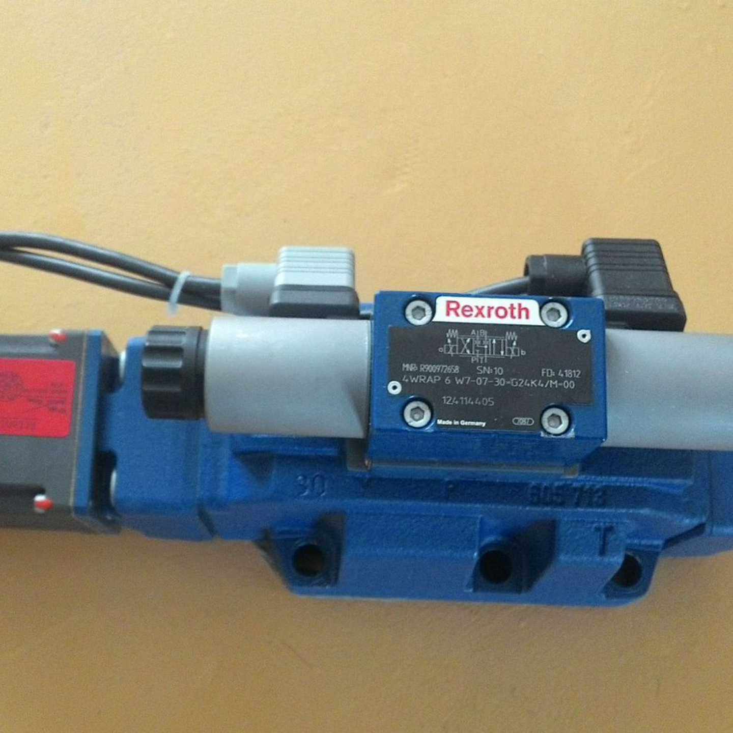 4WRKE10E100L-3X/6EG24EK31/A5Dp力士乐比例阀