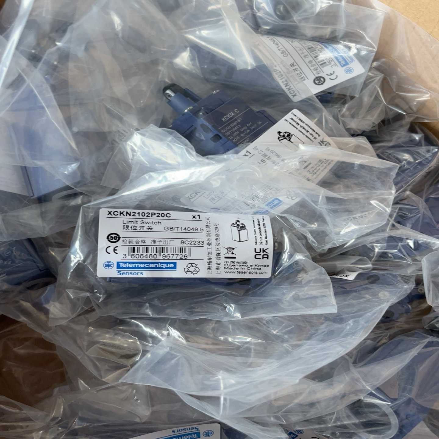 施耐德XCKN2102P20C限位开关，全新原装正品