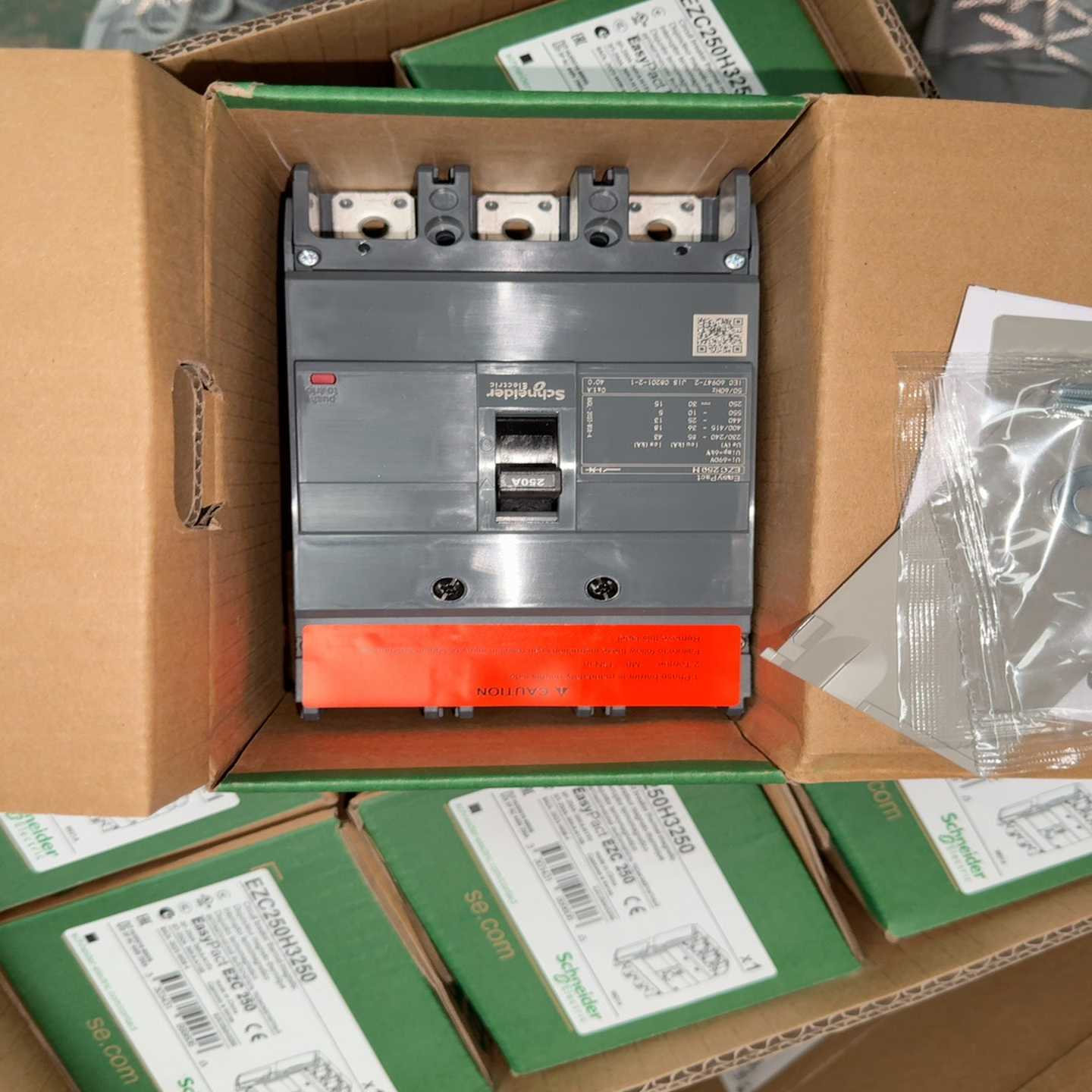 施耐德250A160A断路器塑壳断路器EZC250--议价商品