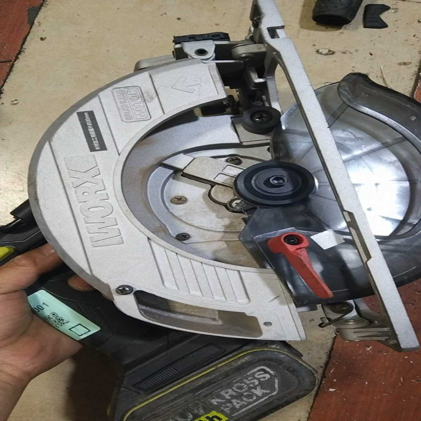 工厂验证机。全新无刷威士克电源锯。功能正常使用。裸机不带电池