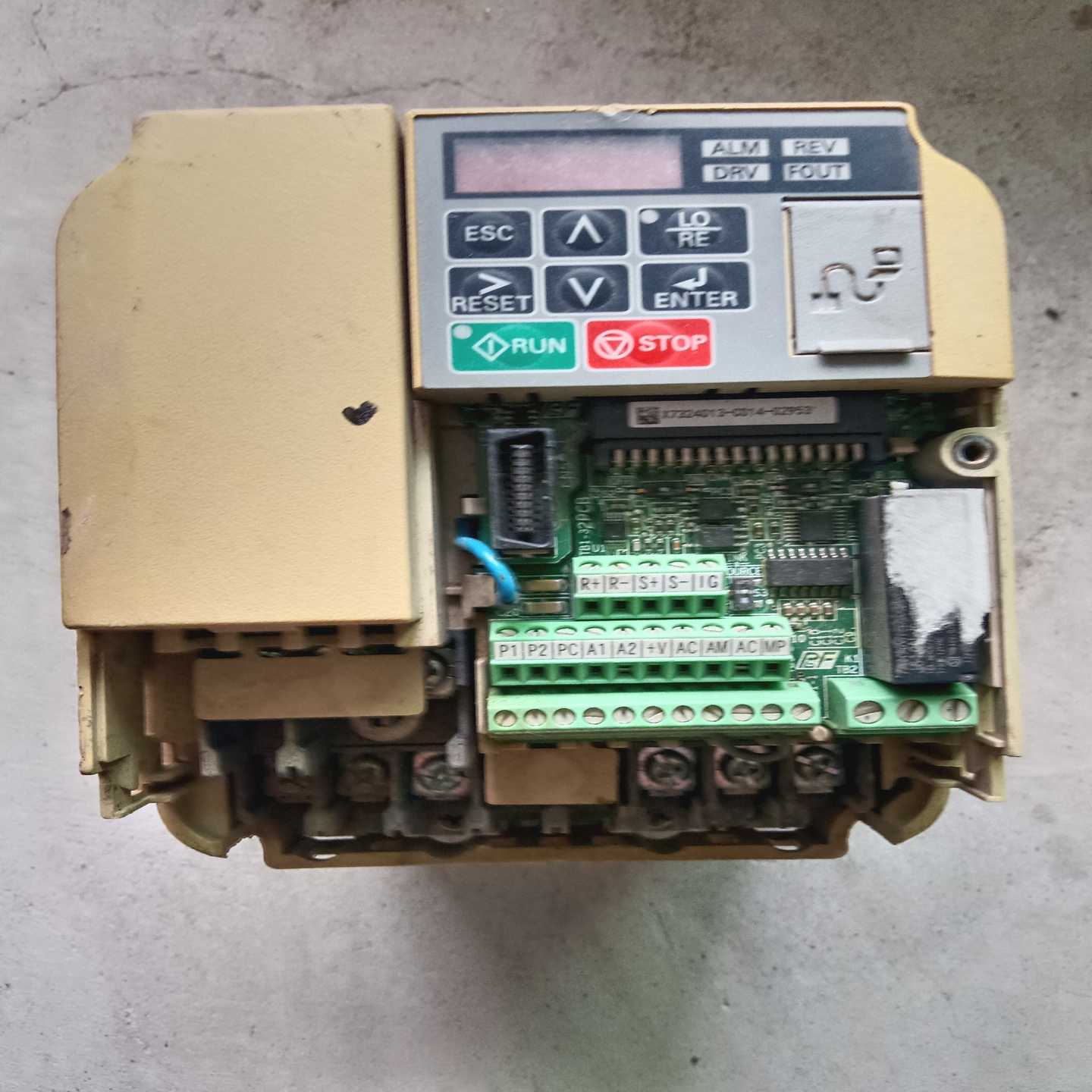 咨询-安川变频器cimr-vb4a0004bba成色型号样式如图有