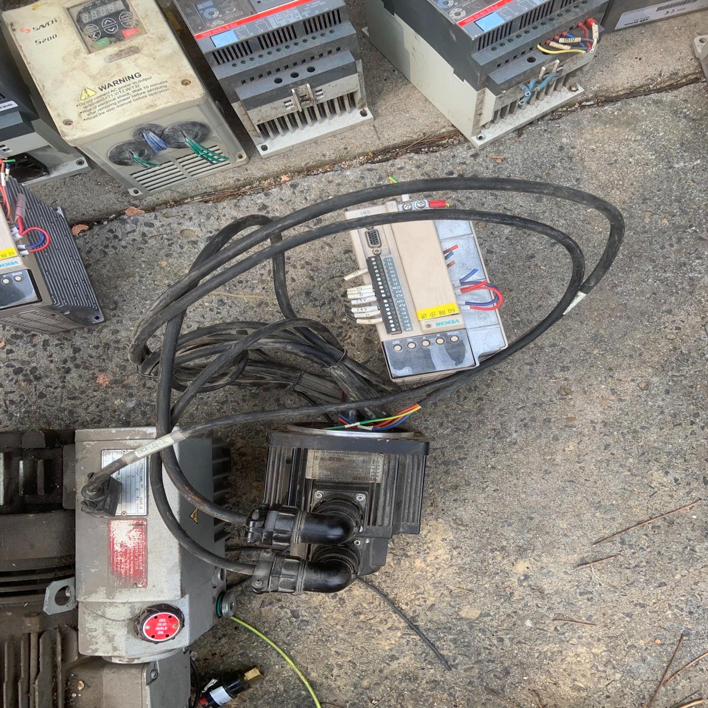 伟创伺服套装一套,伺服驱动器型号:SD600E-T2-1R0(佳毅工