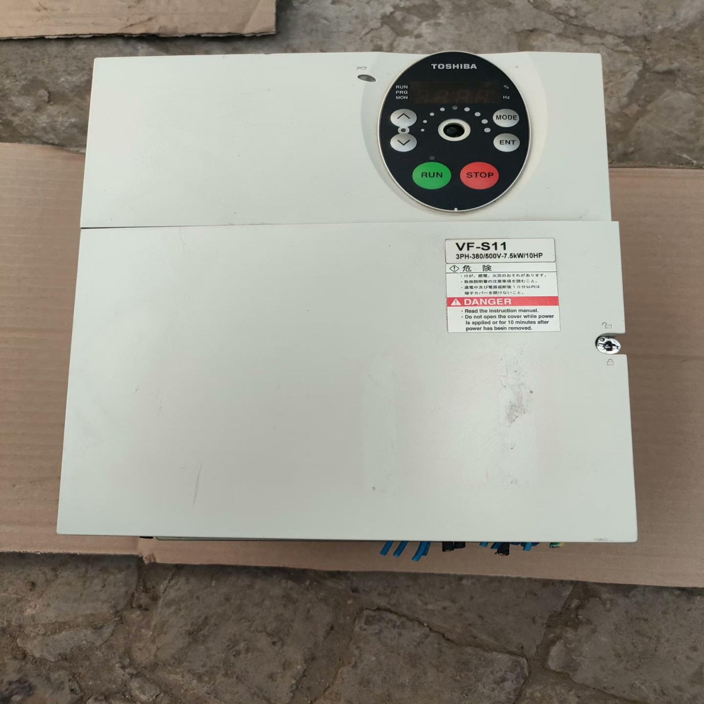 议价东芝VFS11-4075PL一台75千瓦成色不错缺旋钮