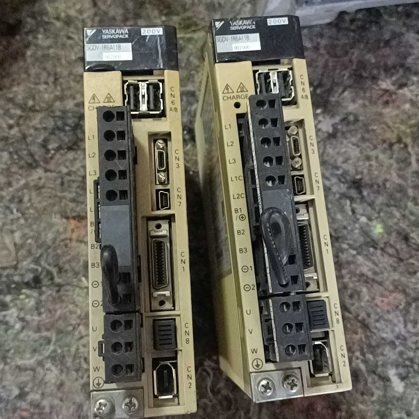【议价】有两台安川伺服驱动器SGDV-1R6A11B002000，功~也接