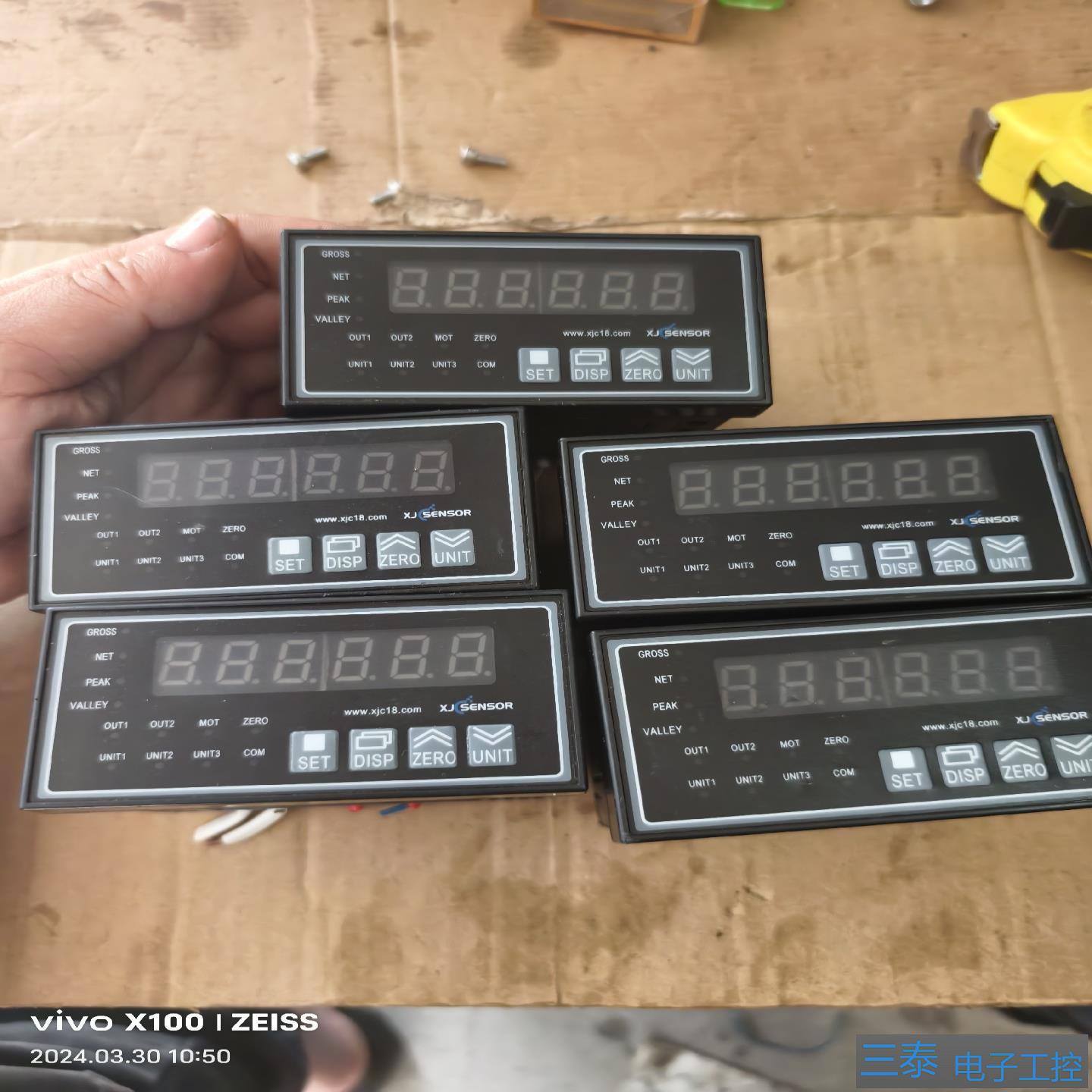 ⅩJC-CF3600-F-R4  鑫精诚显示控制仪表拆，议价