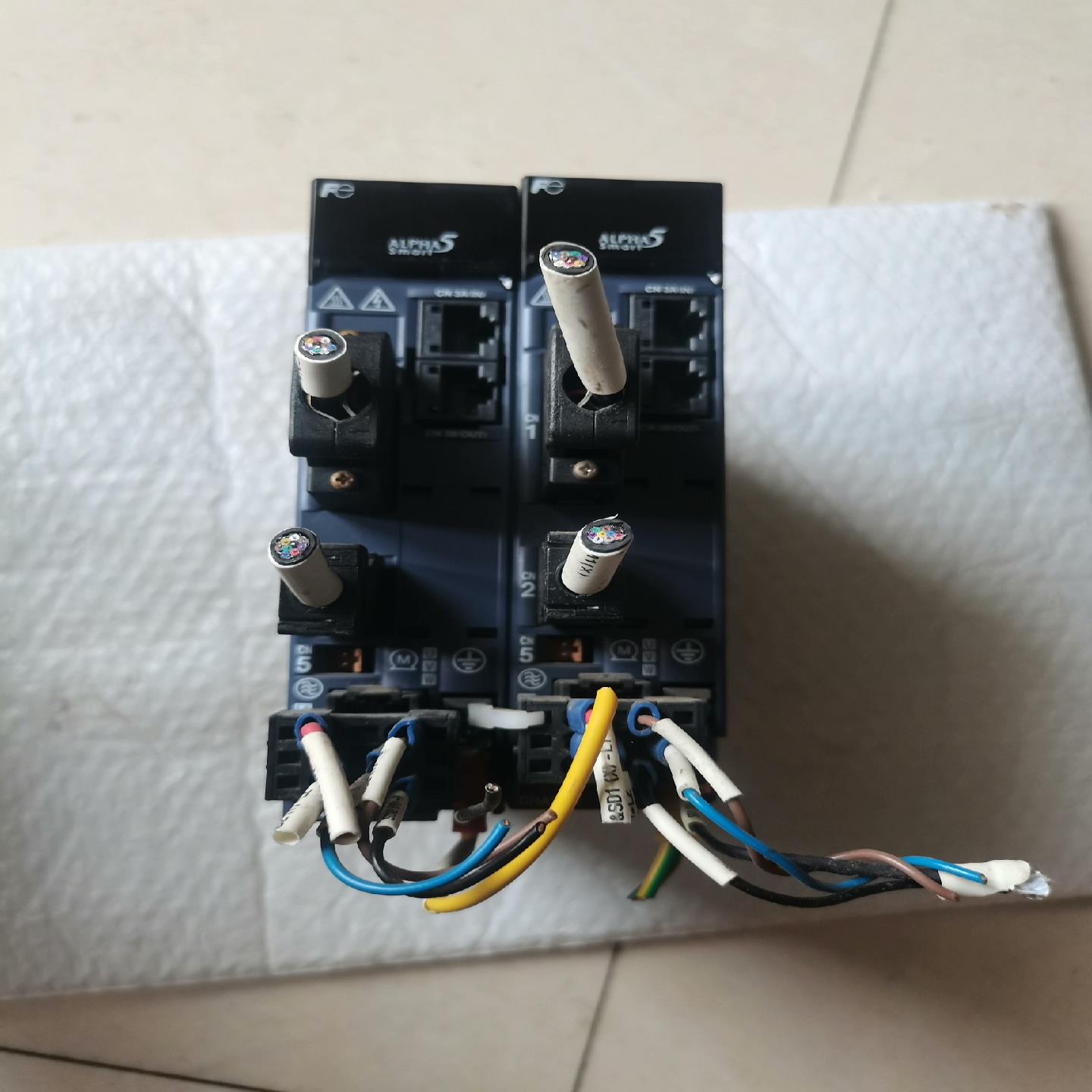 富士伺服驱动器 RYH401F5-VV2 220V 400W~询价