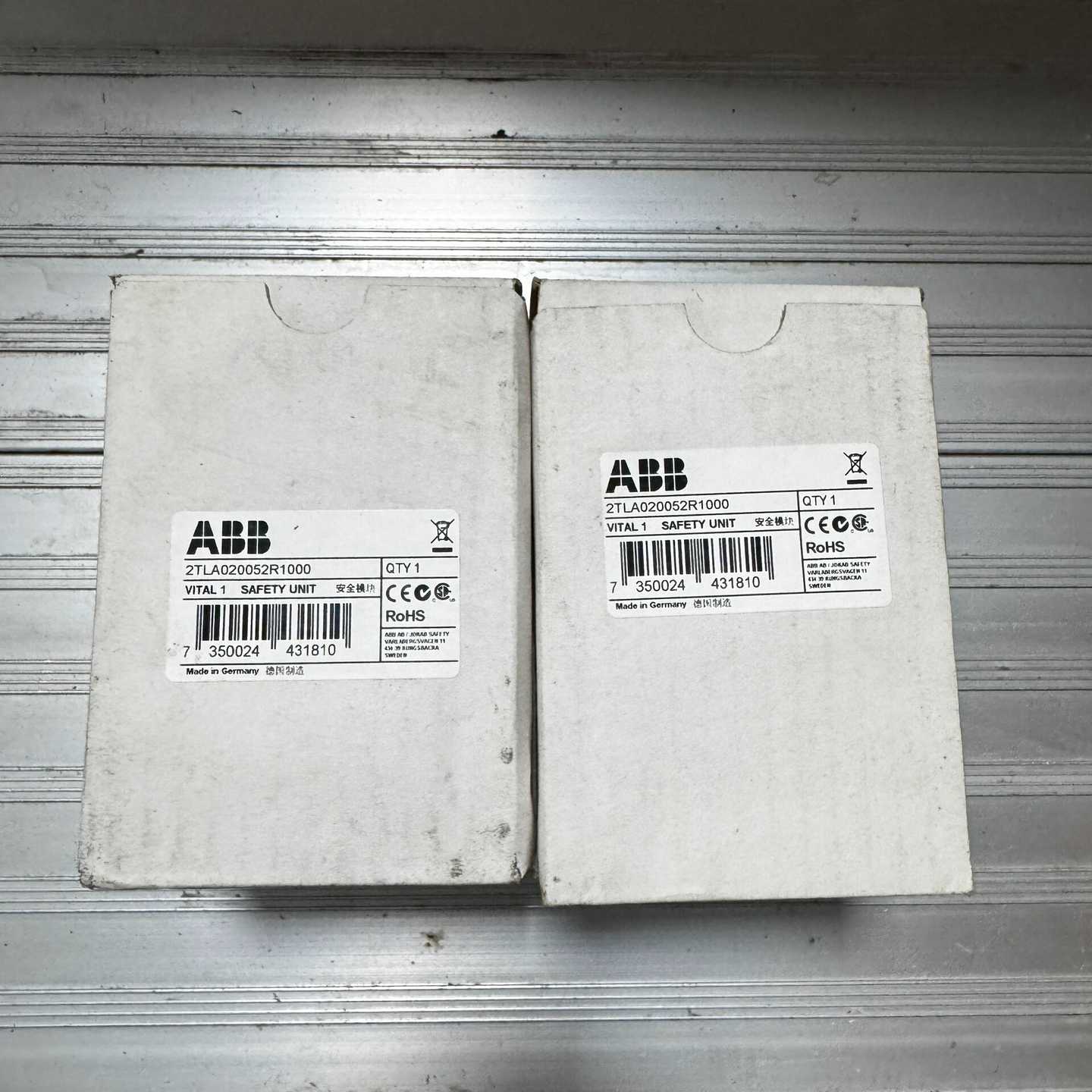 ABB2TLA020052R1000安全模块，德国原装，--议价商品