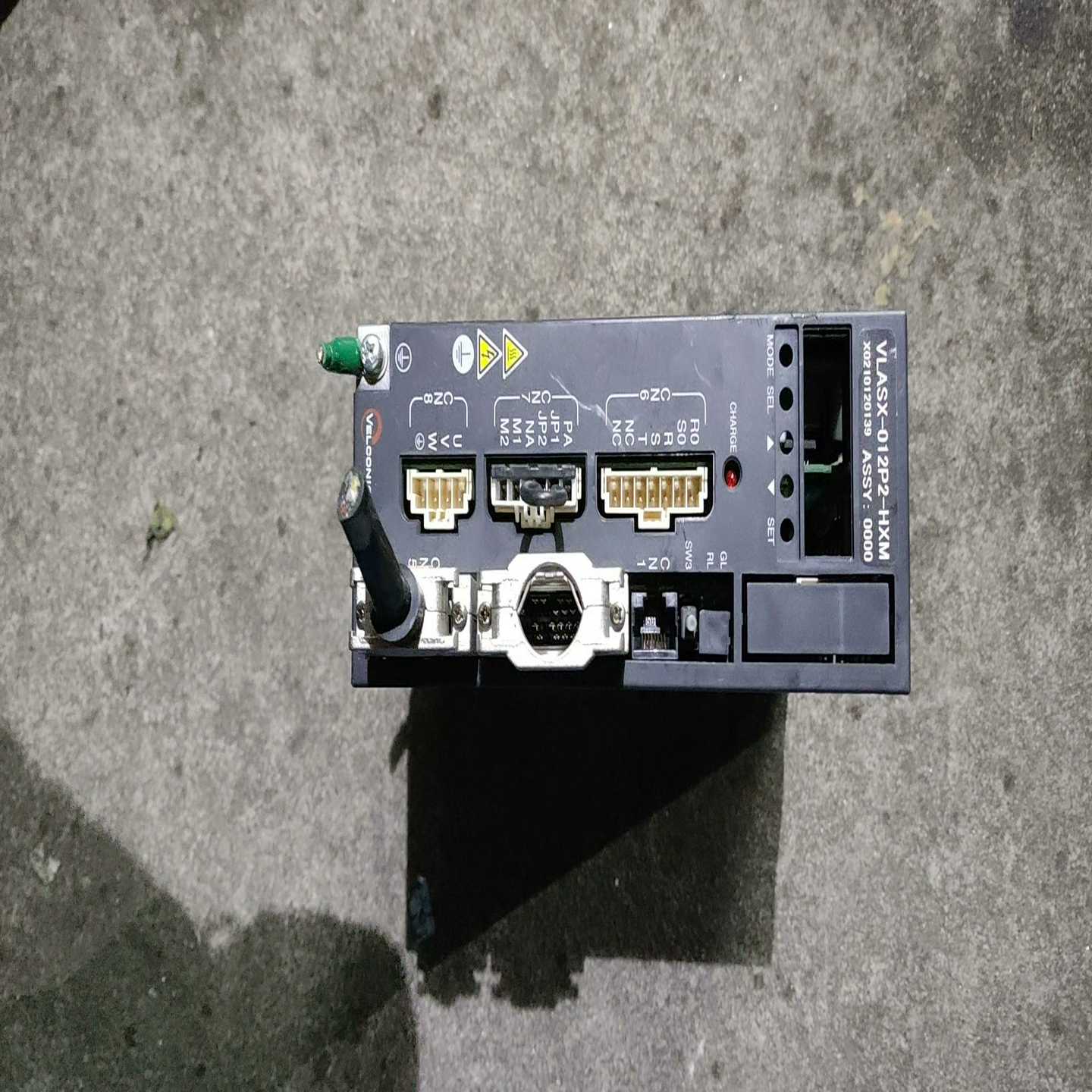 东荣伺服电机驱动器VLASX-012P2-HXM，成色如图-询价客服