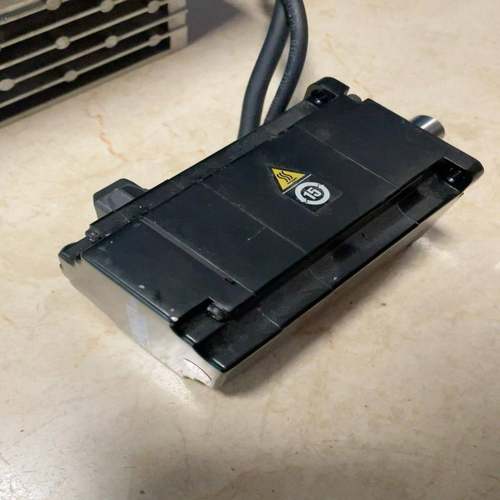 班美萝安川伺服电机SGMAH-01AAAG761带CP-20A-3--议价商品