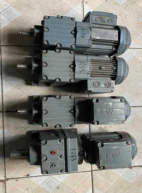 SEW减速机两台R17头sew120w，速比1:31.94，-议价