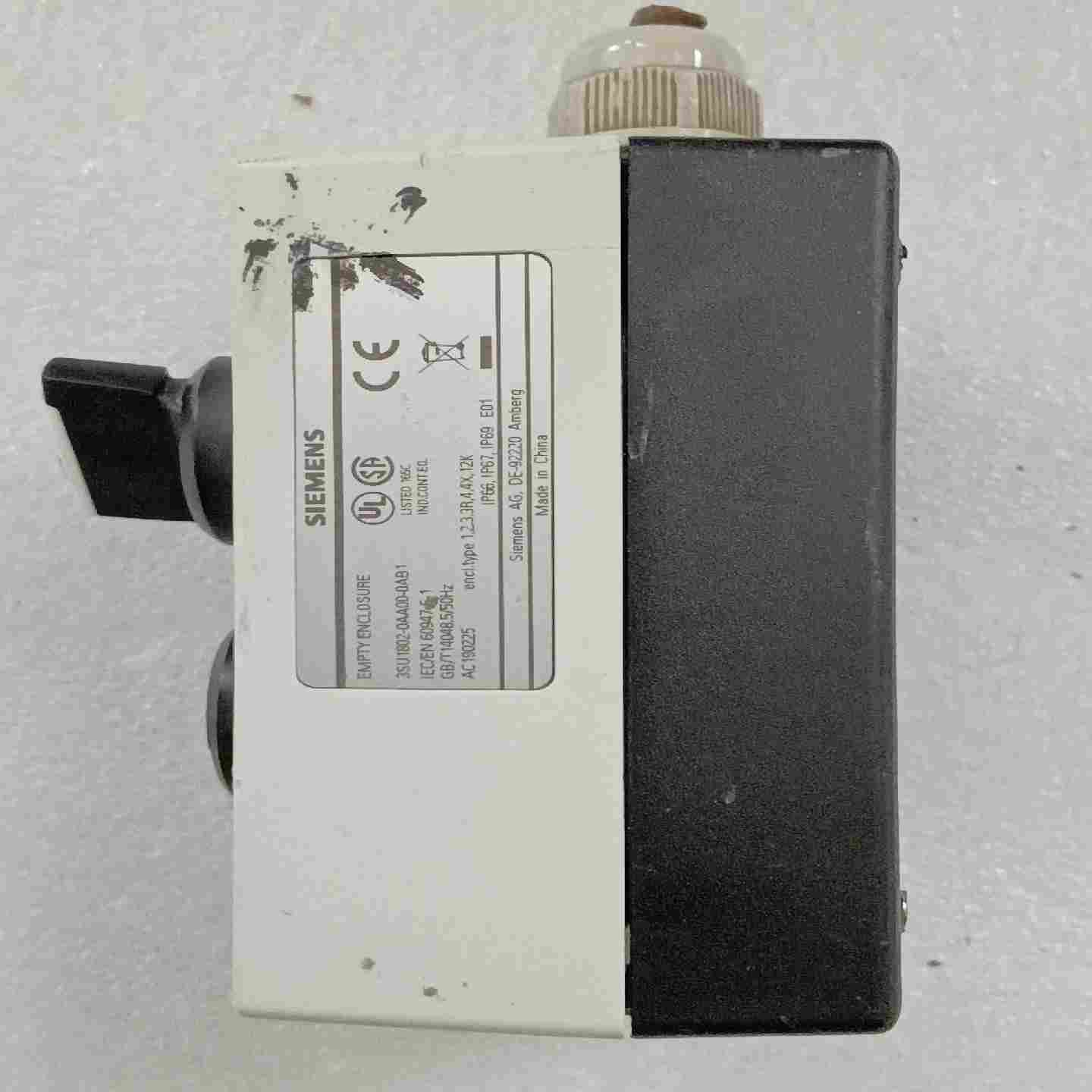 咨询-按钮开关,3SU1802-0AA00-0AB1。