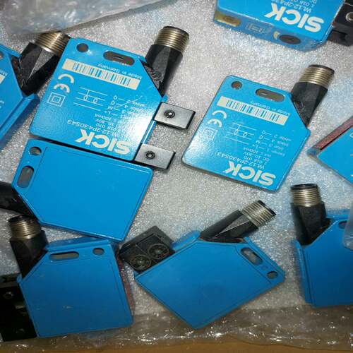 WL12-2P430S43光电传感器，如图所示实物实拍，