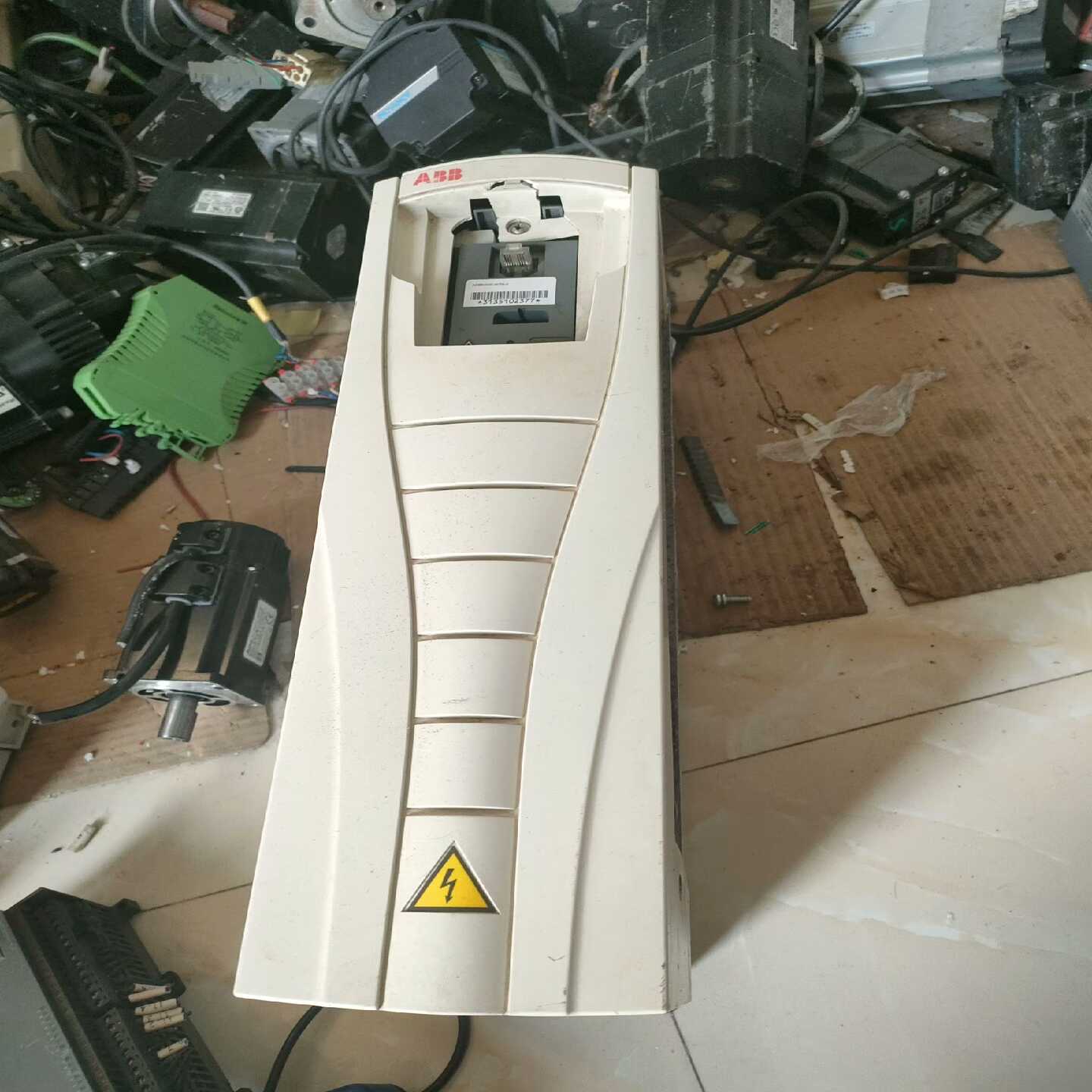 Abb变频器ACS510系列7.5kw外壳破了一点质量好询价