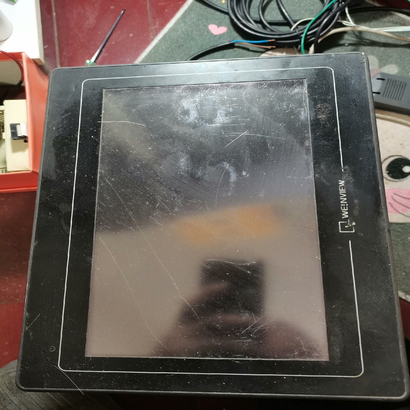 询价~威纶TK6100i v5wv触摸屏，功能正常但显示有几处彩斑