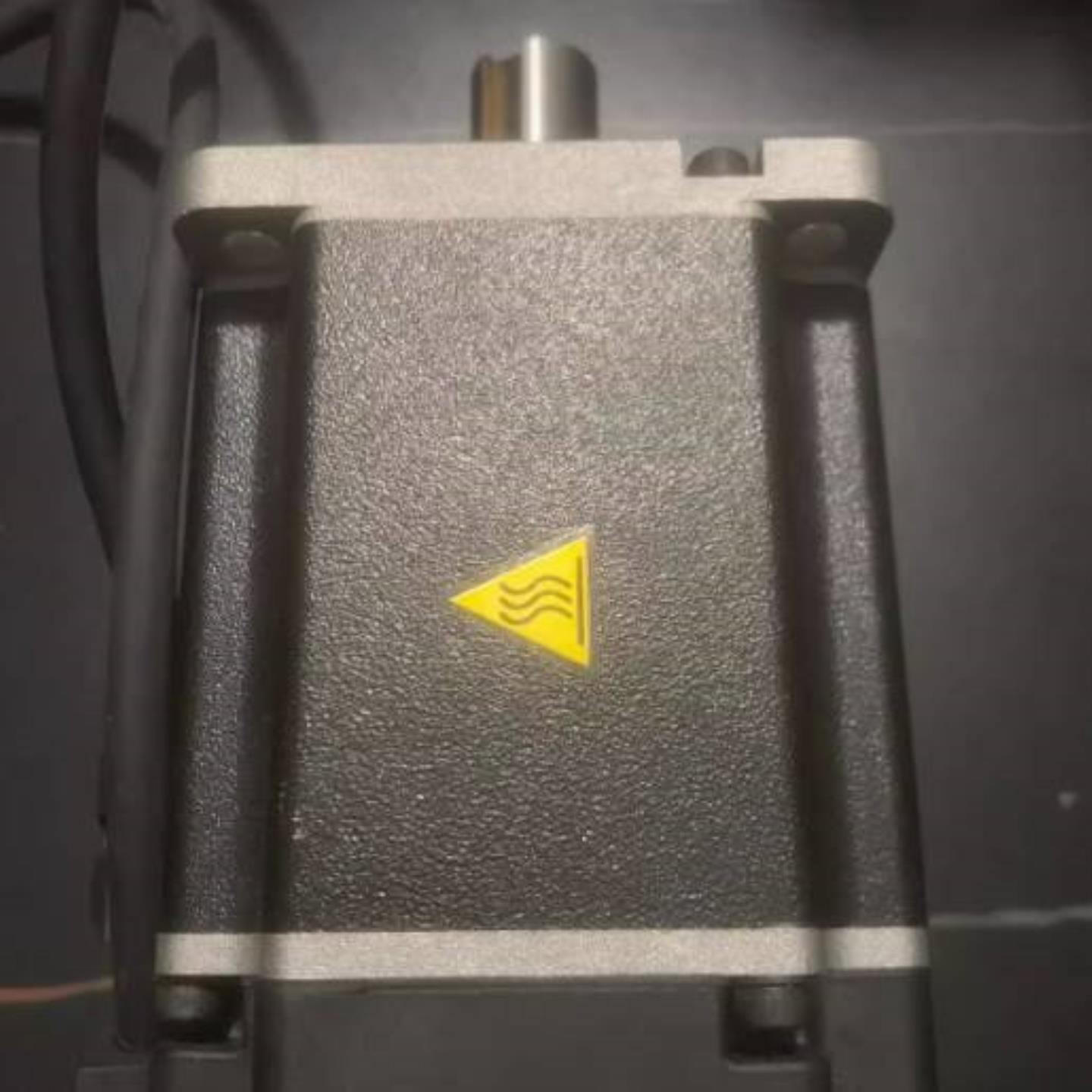 配件R88M-G20030T-S2 R88M-G40030H-BS2-Z 欧姆龙伺服电机议价