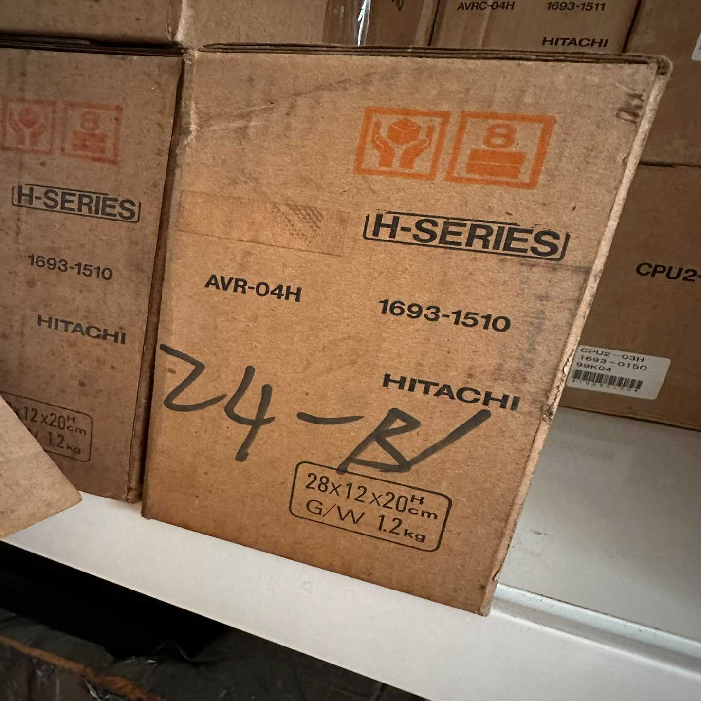 （请询价）日立PLC模块AVR-04H电源模块全新原装顺丰到付控制