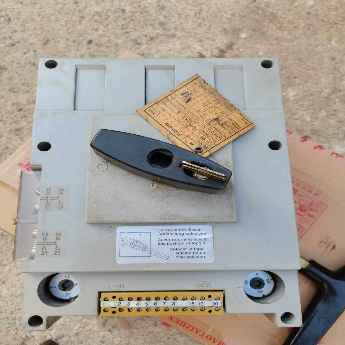 德国AEG开关，400A三相开关，成色如图，功能正常！（佳毅工