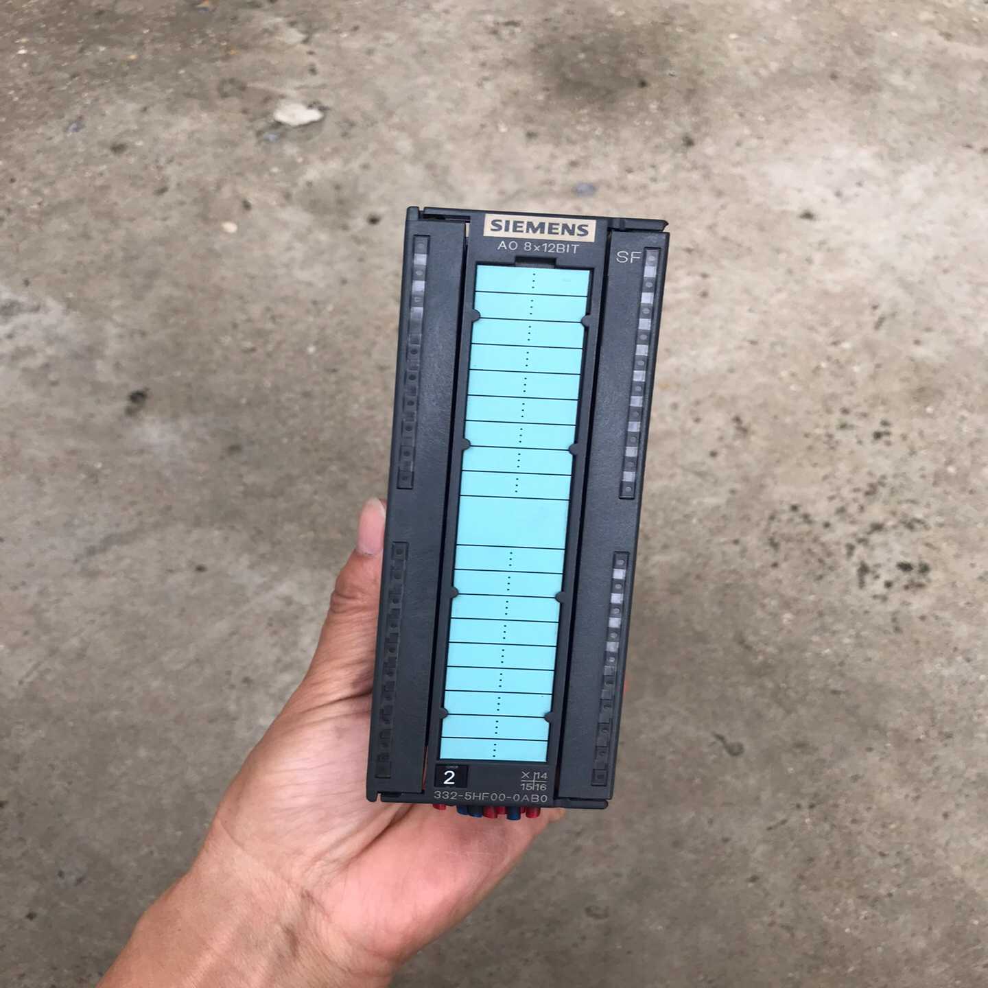 咨询-6ES7332-5HF00-0AB0plc实物图