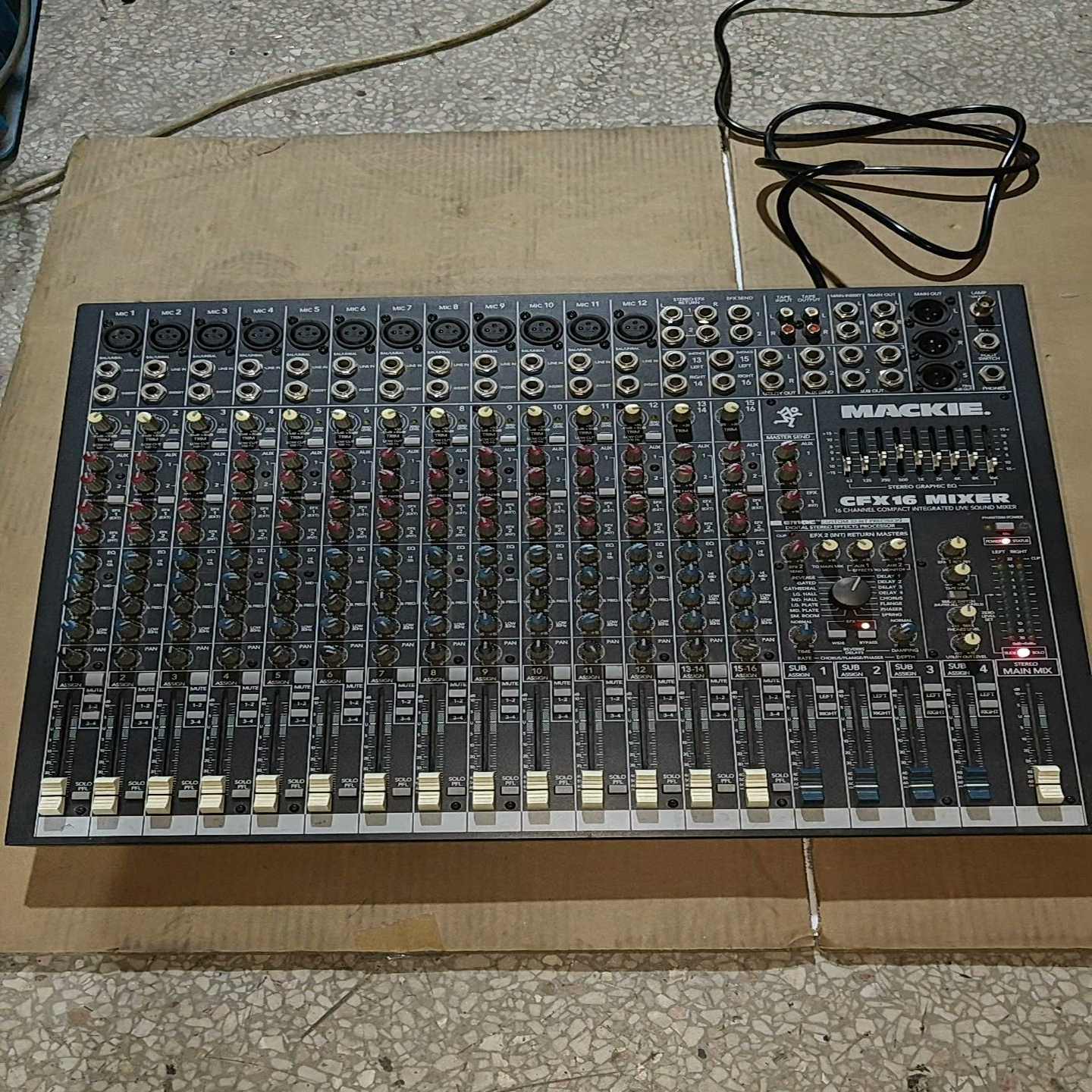 美奇MACKIE CFX16 MIXER调音台 品相如图 需（gg设备）