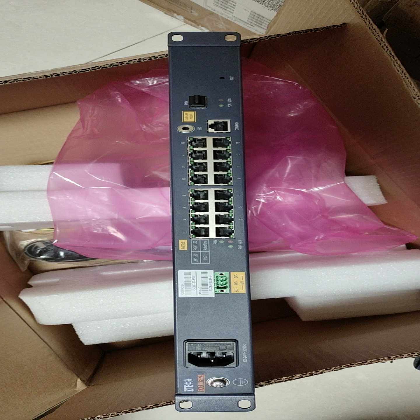 全新中兴F822-16P POE 16GE 交换机  千兆口