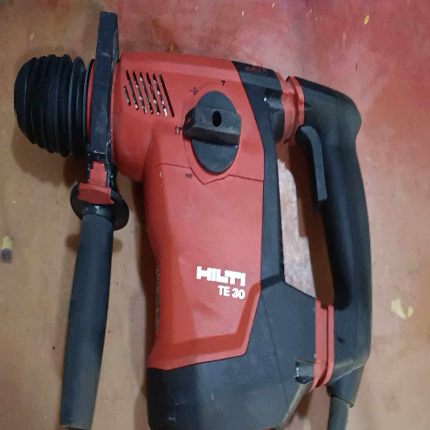 询价新款喜利得TE30AVR3功能电锤。