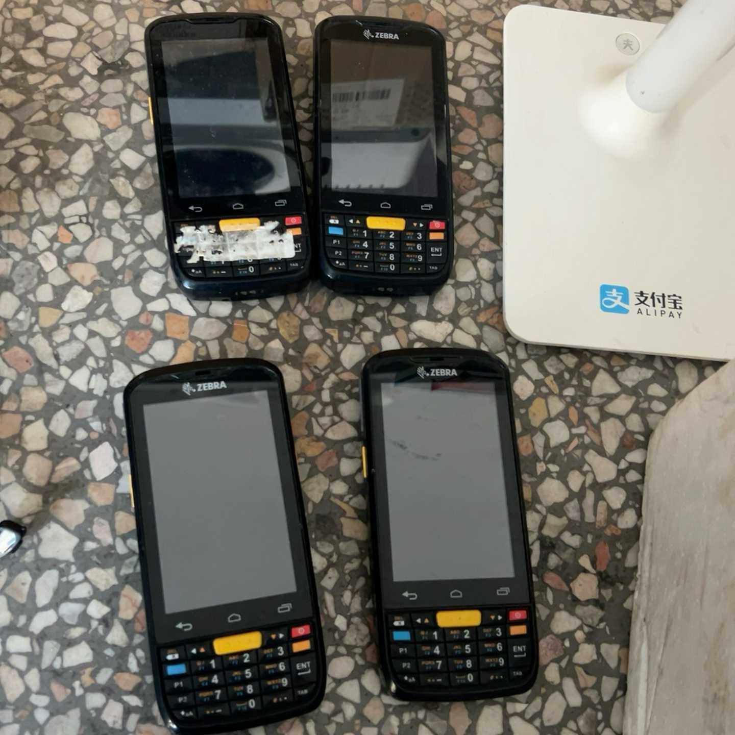 议价斑马MC36快递终端有4个，IDAta90快递终端有5个，