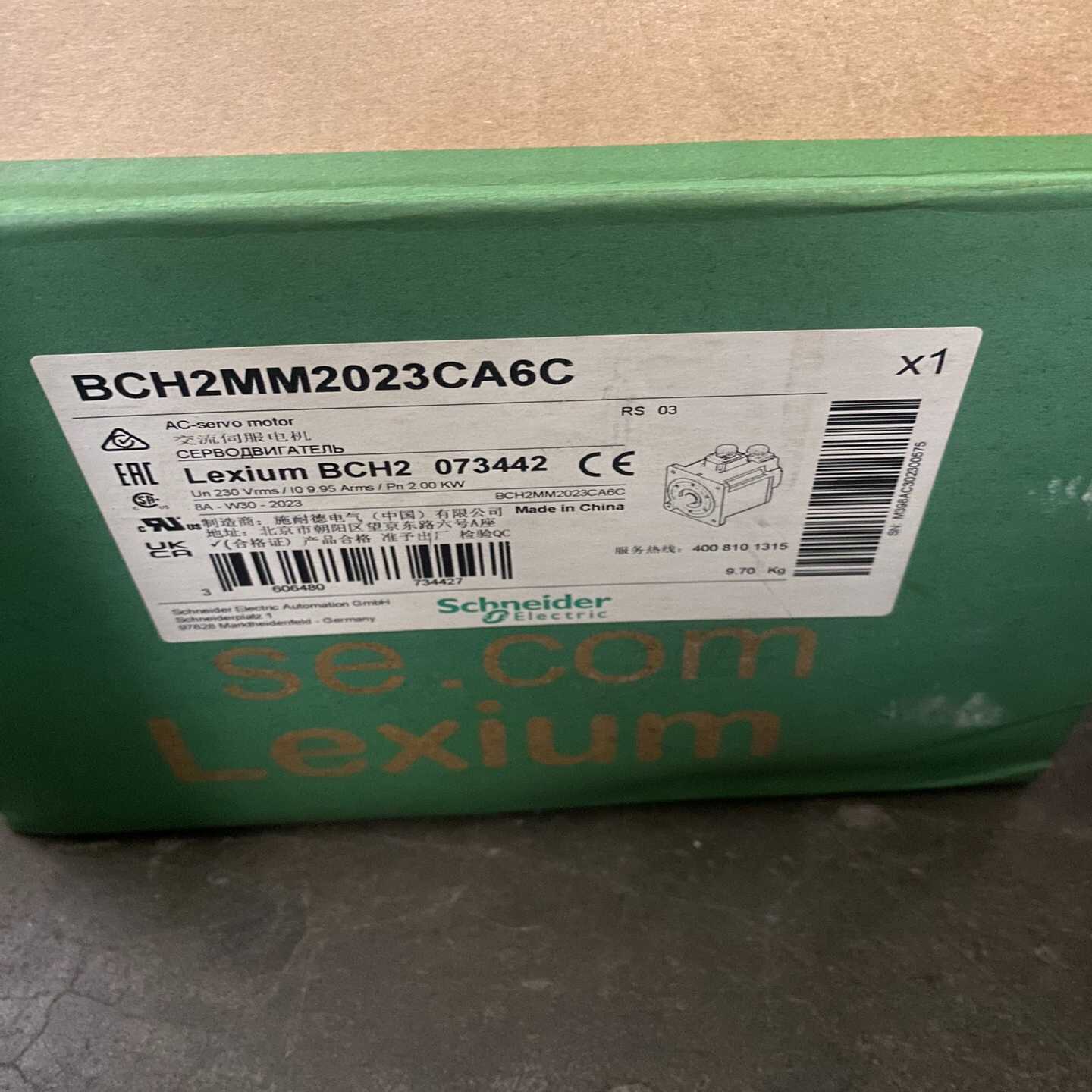 施耐德伺服电机，型号BCH2MM2023CA6C全新未使用，