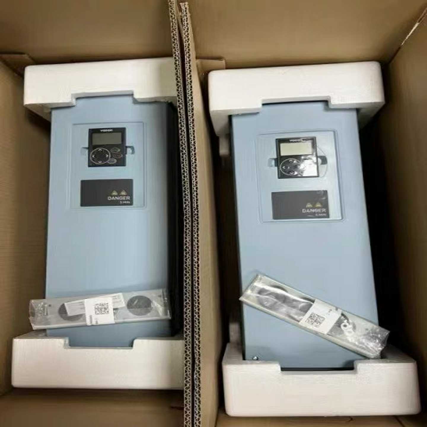 询~伟肯变频器NXS00385A2H1SSSA1A3000000